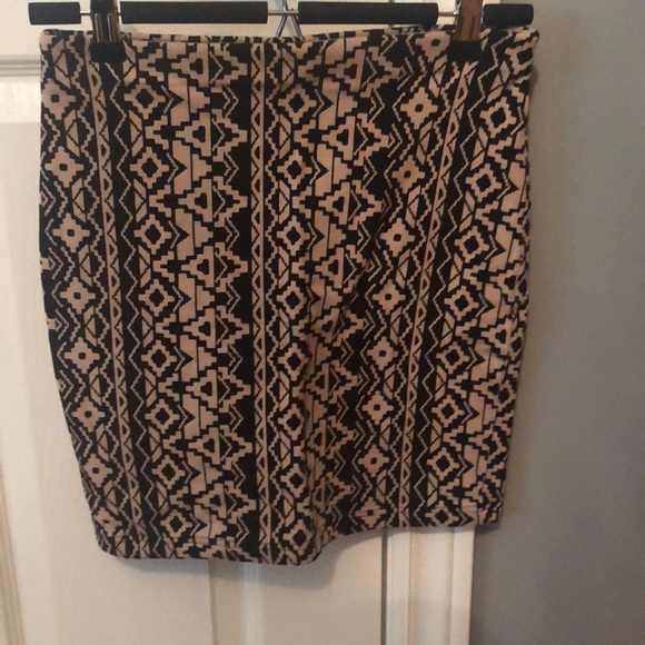Geometric pattern skirt - Picture 1 of 3